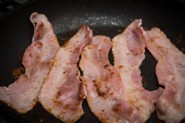 Çizgili pastırma pişirme kızartma tavası