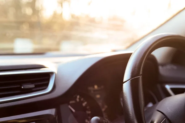 Binnenaanzicht van het dashboard van de auto, inclusief stee — Stockfoto