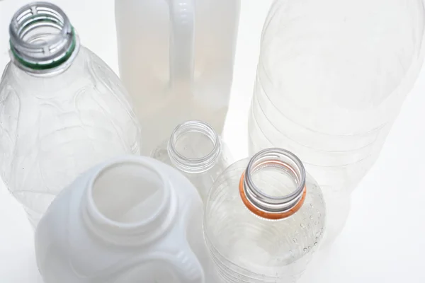 Reciclaje de plástico, botellas y recipientes de plástico del hogar —  Fotos de Stock