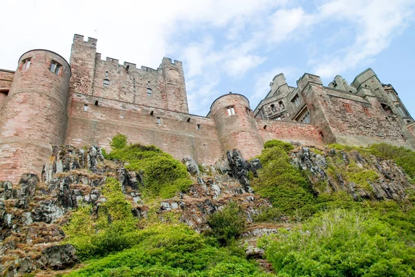 Castillo de Bamburgh una ubicación histórica del castillo en el norte de en — Foto de Stock