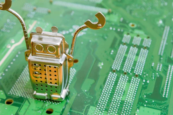 Arama motoru robotu, bilgisayar panosunda oyuncak robot olan en iyi internet sitesi metaforunu arıyor.