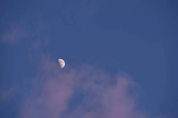 Nocne Niebo Jasnym Widokiem Księżyc Kratery Powierzchni — Zdjęcie stockowe