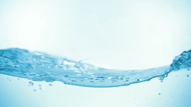 stříkající voda s bublinkami vzduchu