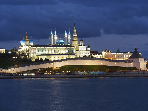 Die kazan kremlin nachtlandschaft. — Stockfoto