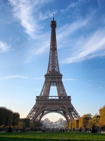Tour Eiffel - vue depuis le Champ de Mars. Paris, France — Photo