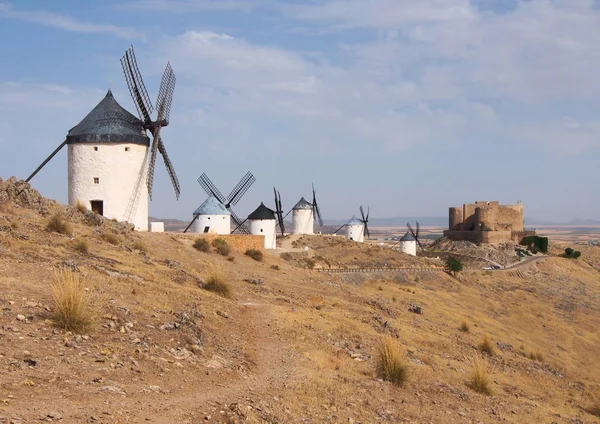 Don Kişot yel değirmenleri. Cosuegra, İspanya