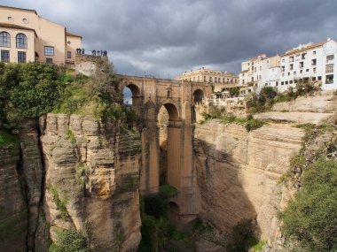 Ronda, Endülüs, İspanya Guadalevin Nehri üzerinde yeni köprü.