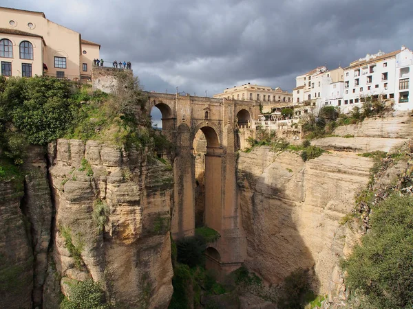 Ronda, Endülüs, İspanya Guadalevin Nehri üzerinde yeni köprü.