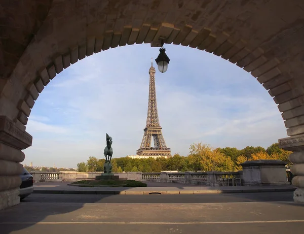 Tour Eiffel vue du pont de Bir Hakeim, Paris, France — Photo