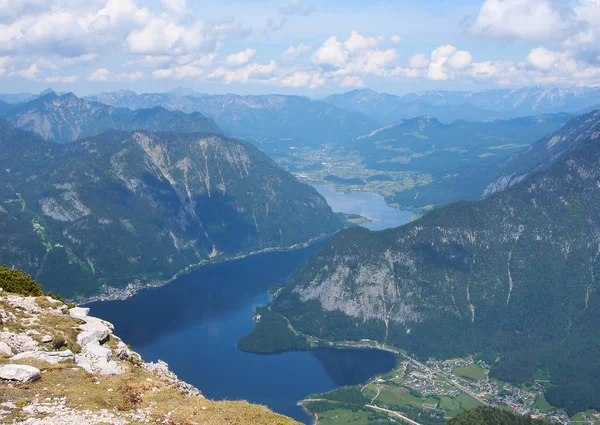 Beau paysage de montagnes et de lacs en été à Austr — Photo