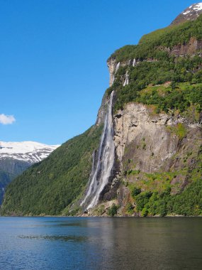 Geiranger Fjord, Norveç şelale yedi kız güzel görünüm