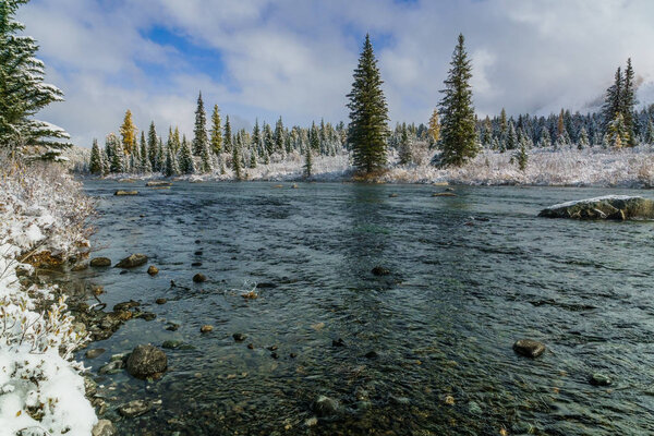 Morning on mountain river, Altai mountains. — Stock Image Morning on mountain river, Altai mountains. — Stock Photo, Image