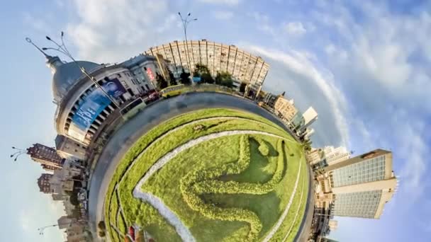 Kis apró Planet 360 fokos, győzelem Square.kiev — Stock videók