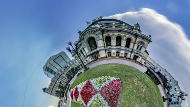 Küçük Tiny Planet 360 Derece, Opera Binası Kiev. Ukrayna Ünlü Binalar Turu — Stok video