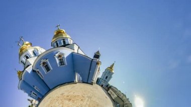 Little Tiny Planet 360 Derece Kiev Sights Mikhailovsky Katedrali ve Ukrayna'da Sunny Day Ortodoks Kilisesi Mavi Duvarlar Turizm Onun Bell Tower Meydanı