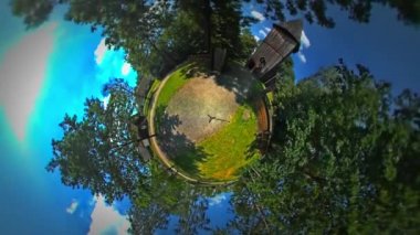 Little Tiny Planet 360 Derece Ahşap Çan-Kule Kırsal Opole Peyzaj Eski Köy Yaz Güneşli Günü Mavi Gökyüzü Yeşil Ağaçlar Tur Polonya Opole Turizm