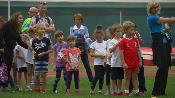 Opole Pologne Sept 2016 Les Enfants Leurs Parents Sont Stade — Video