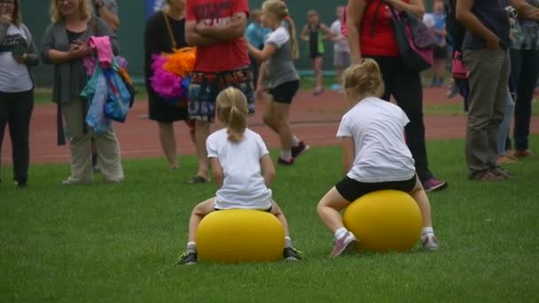Two Little Girls Take Part in Sports Festival — Stockvideo