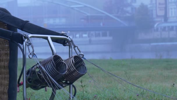 Kosz z palników balonu. Przed rozpoczęciem balon. — Wideo stockowe