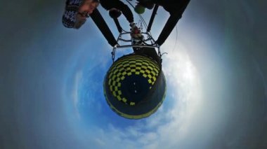 Opole uçuş balon küçük küçük gezegen 360 derece 360vr Video yukarıda bulutlar adam döner propan brülör Aerostat turizm Opole yükselir tarafından günde Kütüphane
