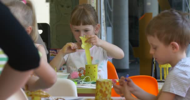 Atelier de création pour enfants — Video