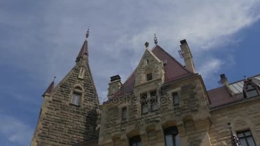 Moszna kale eklektik tarz binanın avlu mavi gökyüzü barok saray Neo-Gotik Neo-Rönesans stilleri tarihi Gotik tarza sahip Windows tuğla duvarlar tarz