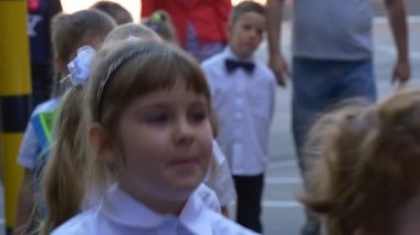 Çocuklar okulu için ilk defa için gitmek. İlk-Greyder, tatil.