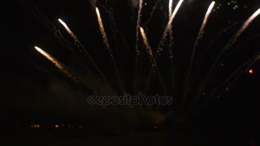 Büyük bir ticari şirket kendi Fireworks başlattı