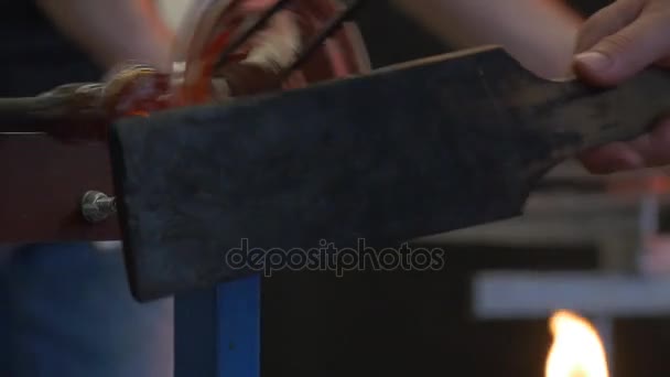 유리 받침대 줄기 조각 뜨거운 조상 고온 유리 Glassforming 기술의 주걱 축제 개최를 압 연의 성형 — 비디오