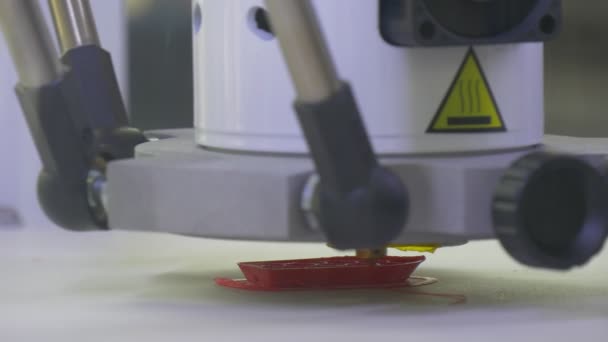 3D εκτύπωση χύτευσης καλούπια προετοιμασία εκτυπωτικών μηχανημάτων είναι σφράγισης στο κομμάτι του υλικού επίτευγμα εμφανίζεται στο Φεστιβάλ του Βρότσλαβ υψηλές θερμοκρασίες — Αρχείο Βίντεο