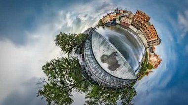 Küçük küçük gezegen 360 derece Opole Venedik Sunset su akar zaman uçan Dünya değiştirme bulutlar vardır yüzen dünya insanlarda alan güzel ev için olduğunu