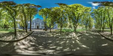 360 vr Video Vintage mavi binada Park güzel Cityscape güneşli yaz gün taze yeşil renkleri, doğa sokakları tatiller turizm seyahat etmek