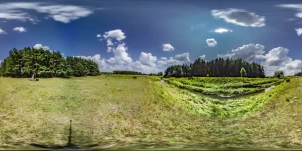 360 vr Video historiska plats av Plyasheva fältet vacker syn i solig dag på fältet av kosacker Berestetskaya slaget fräscha färger turism i Ukraina — Stockvideo