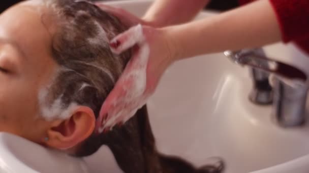 Hairdresser Working Salon Girl Client Lies Sink Girl Has Long — Video Stock