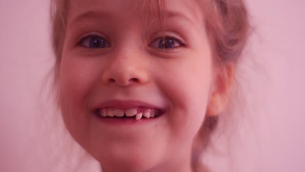 Kid is Looking in the Mirror About to Loose Tooth Happy Proud Freckled Girl is Smiling Primary Deth Losing Tooth Fairy Dental Health Estomatologia do dentista — Vídeo de Stock