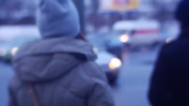 Swiched arabalar kontrollü kavşak trafik kuralları Emanet trafiği soldan dönüyor yol şube sokak farlar geçmeye bekleyenler vardır
