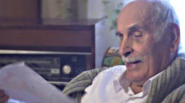 Komuta sizde kağıdı tutarak yaprak çocuk ' çizimler görüntü adam torun var kırmızı kedi kedi mutlu aile rahat Oda Vintage mobilya seviyorum