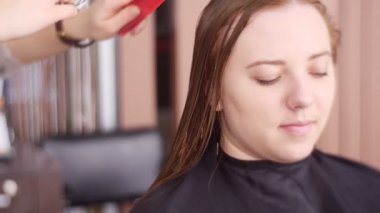 Yangın aracılığıyla bir saç rengi restorasyonu