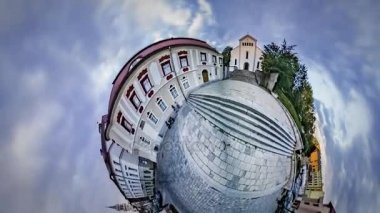Küçük küçük gezegen 360 derece Katolik Kilisesi şehir-Planet Vintage binalar merdiven taşlı kare tarihi mimari sanat en eski şehir Opole'deki / daki Polonya'da