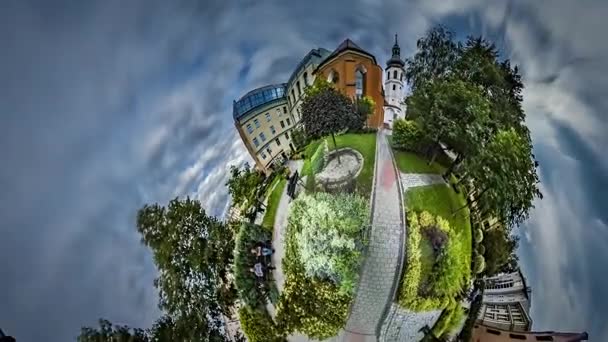 Petite Minuscule Planète 360 Degré Patrimoine Architectural d'Europe Parc Autour de la Vieille Université Clocher Lumineux Vert Frais Nature Ruelles Histoire de la Pologne 