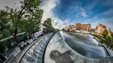 360vr Video Barajı su akar uzayda Old City dünya genelinde mavi gezegen yürüyüş boyunca kıyı şeridi Cityscape evrenin doğası incisi güneşli bir günde