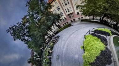 Küçük küçük gezegen 360 derece Babalar günü Opole Resort şehir panoraması kare turist banklar çeşmeler çiçekler şehir gezegen mimarisi üzerine oturuyor