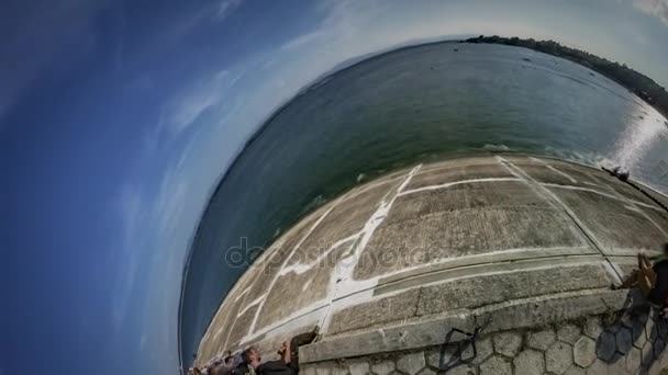 Pequeno Planeta Pequeno 360 Grau Festival de Água e Fogo Nysa Pérola do Universo Recreação por Pessoas do Mar Passar Férias Sob Céu Azul Dia ensolarado Natureza — Vídeo de Stock