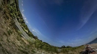 Nehir kıyısında 360 derecelik VR panorama