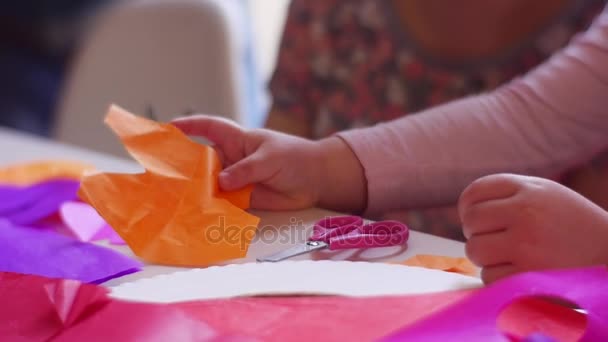 Girl Makes a Beautiful congratulatory Card — стоковое видео