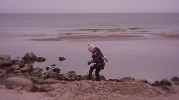 Girl Walking Playing Sea Coast Cold Weather — Stockvideo