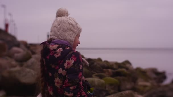 Girl Walking Playing Sea Coast Cold Weather — Stockvideo