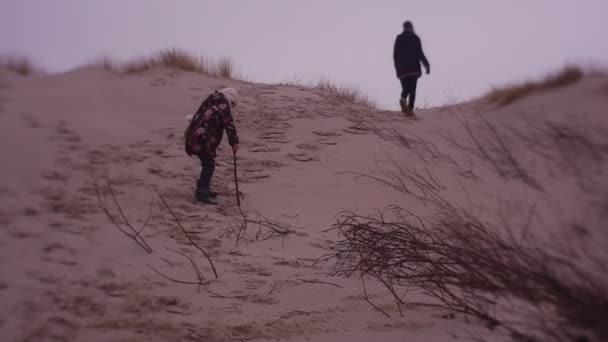 Mother Daughter Spending Time Sea Coast Cold Weather — 图库视频影像