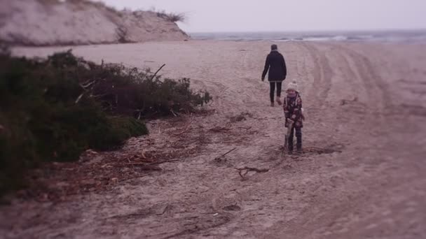 Mother Daughter Spending Time Sea Coast Cold Weather — 图库视频影像