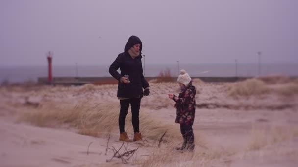 Mother Daughter Spending Time Sea Coast Cold Weather — стокове відео